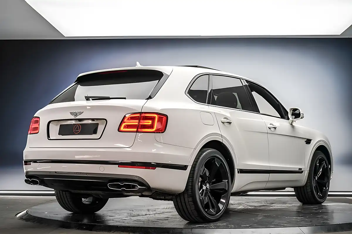 Used 2018 Bentley Bentayga White - Interior and Exterior details 3