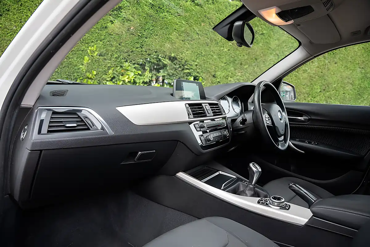 Used 2018 BMW 1 Series Se Business Alpine White - Interior and Exterior details 14