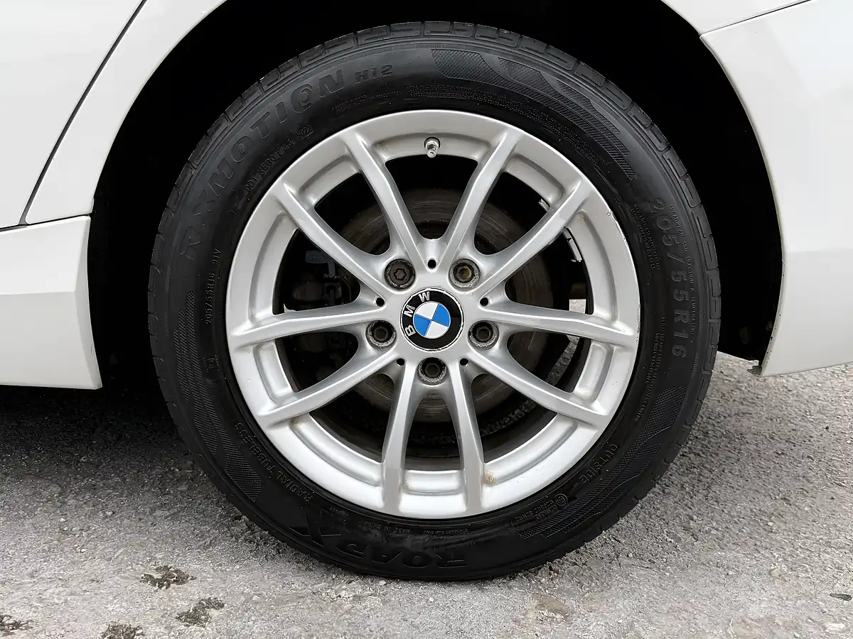 Used 2018 BMW 1 Series Se Business White - Interior and Exterior details 10