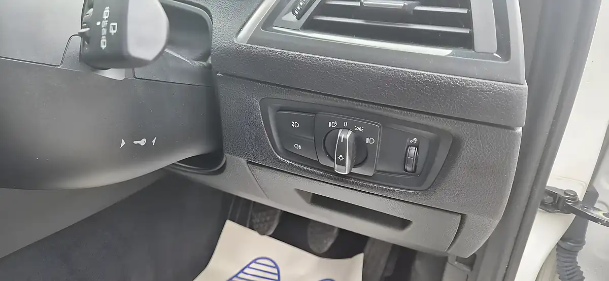 Used 2018 BMW 1 Series Se Business White - Interior and Exterior details 11