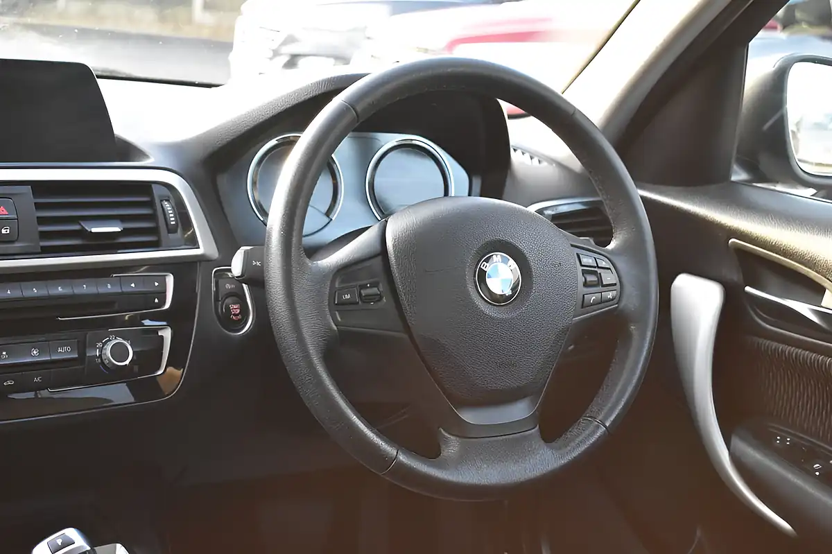 Used 2018 BMW 1 Series Se Mediterranean Blue - Interior and Exterior details 11