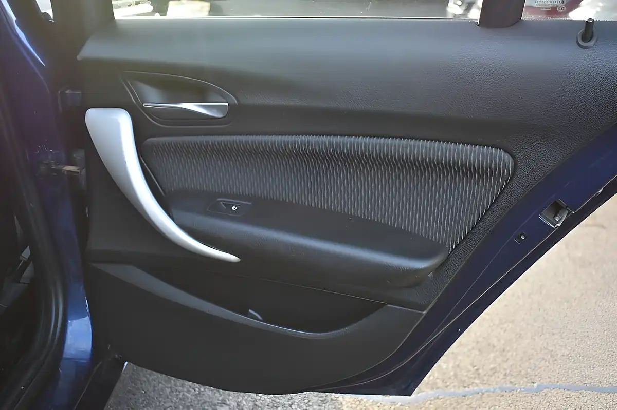 Used 2018 BMW 1 Series Se Mediterranean Blue - Interior and Exterior details 13