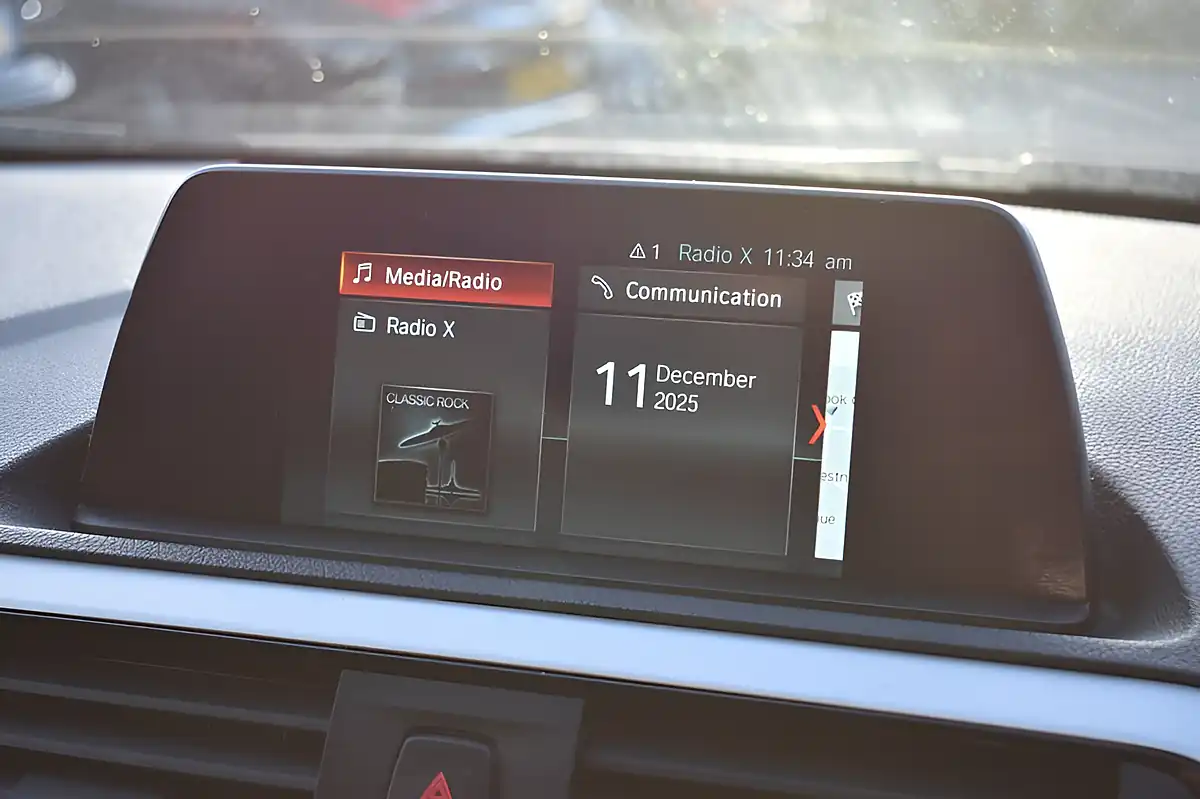 Used 2018 BMW 1 Series Se Mediterranean Blue - Interior and Exterior details 15