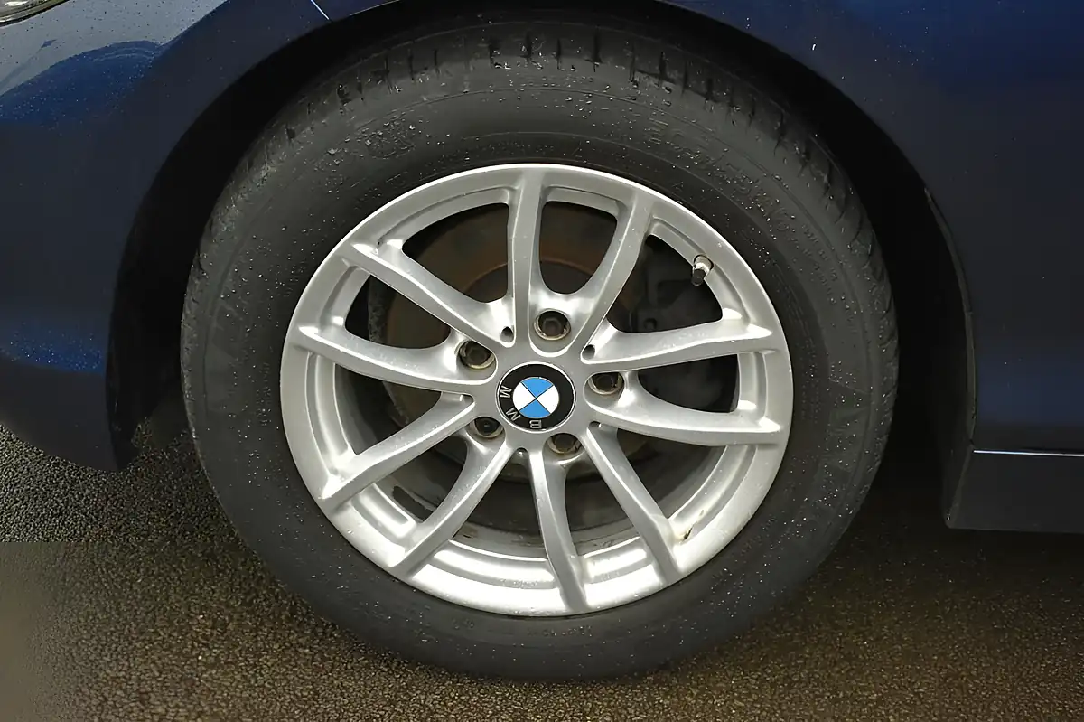 Used 2018 BMW 1 Series Se Mediterranean Blue - Interior and Exterior details 19