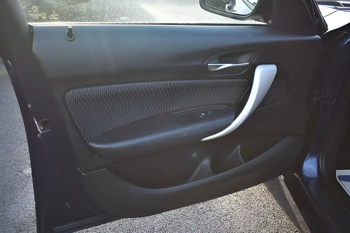 Used 2018 BMW 1 Series Se Mediterranean Blue - Interior and Exterior details 9