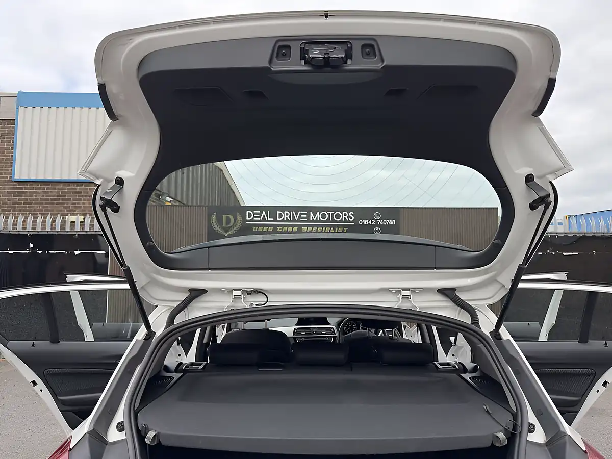 Used 2018 BMW 1 Series Se White - Interior and Exterior details 11