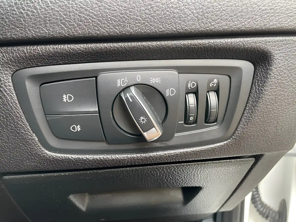 Used 2018 BMW 1 Series Sport White - Interior and Exterior details 17