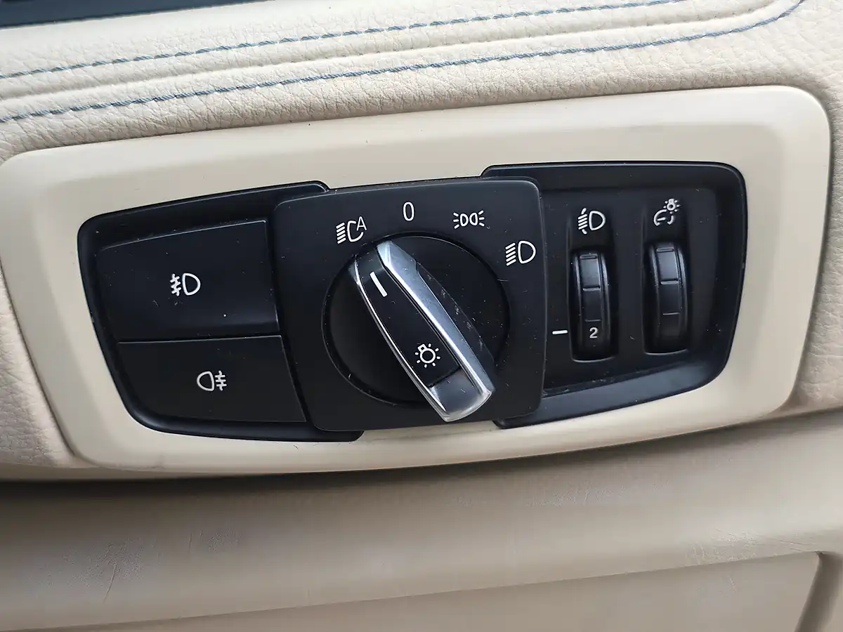 Used 2018 BMW 2 Series Gran Tourer Luxury Black - Interior and Exterior details 16