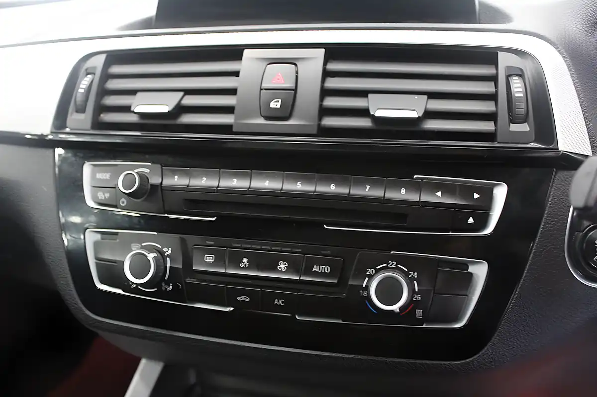 Used 2018 BMW 2 Series M Sport White - Interior and Exterior details 14