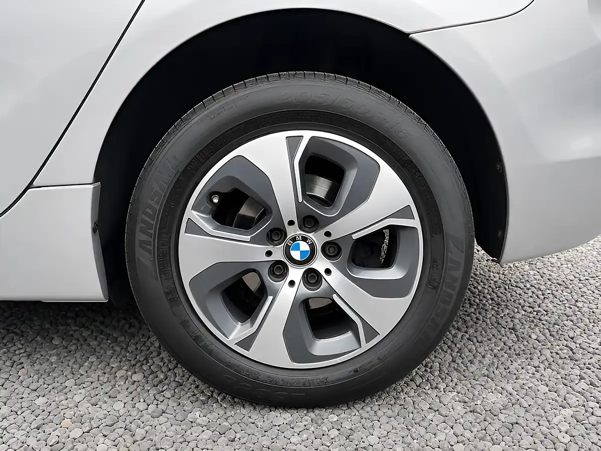 Used 2018 BMW 2 Series Se Silver - Interior and Exterior details 5