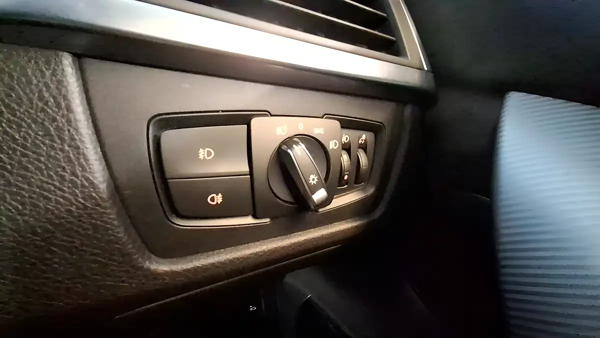 Used 2018 BMW 3 Series M Sport Blue - Interior and Exterior details 17