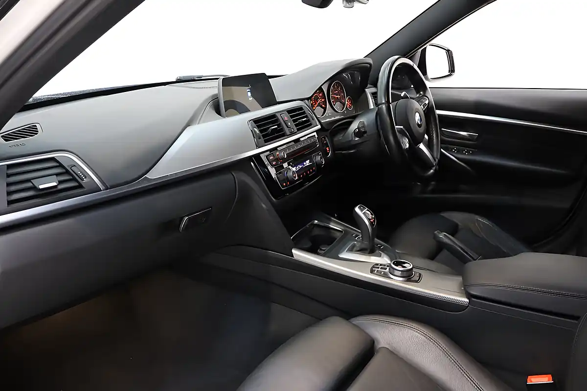 Used 2018 BMW 3 Series M Sport Shadow Edition Alpine White - Interior and Exterior details 10