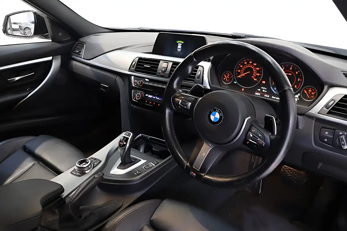 Used 2018 BMW 3 Series M Sport Shadow Edition Alpine White - Interior and Exterior details 11