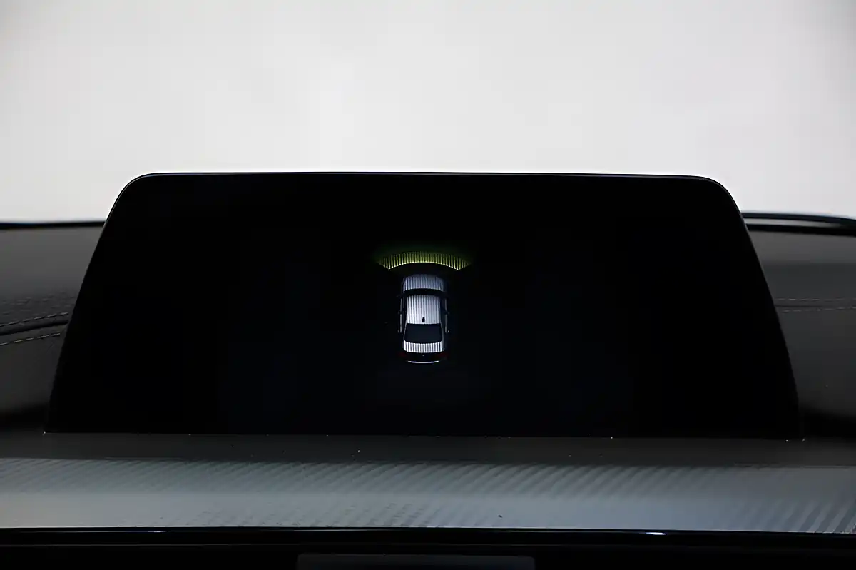 Used 2018 BMW 3 Series M Sport Shadow Edition Alpine White - Interior and Exterior details 14