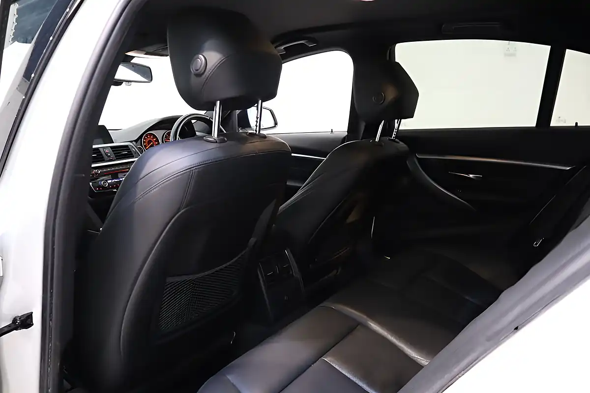 Used 2018 BMW 3 Series M Sport Shadow Edition Alpine White - Interior and Exterior details 9
