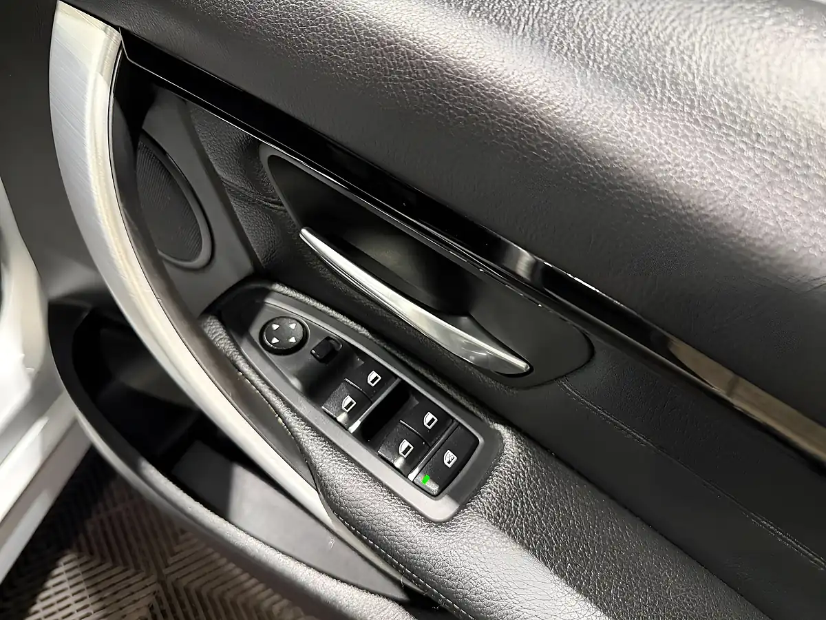 Used 2018 BMW 3 Series M Sport Silver - Interior and Exterior details 16