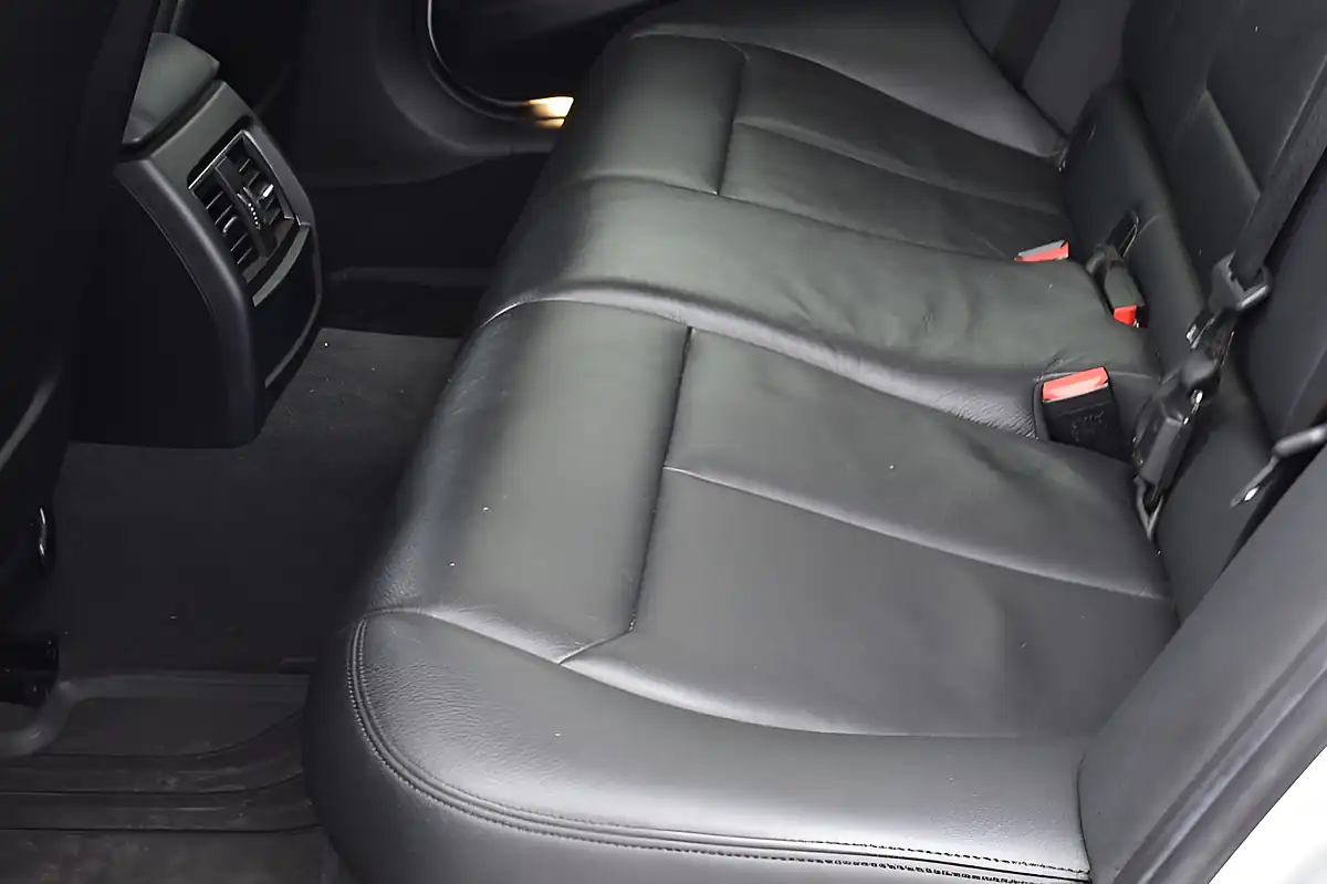 Used 2018 BMW 3 Series M Sport Silver - Interior and Exterior details 9