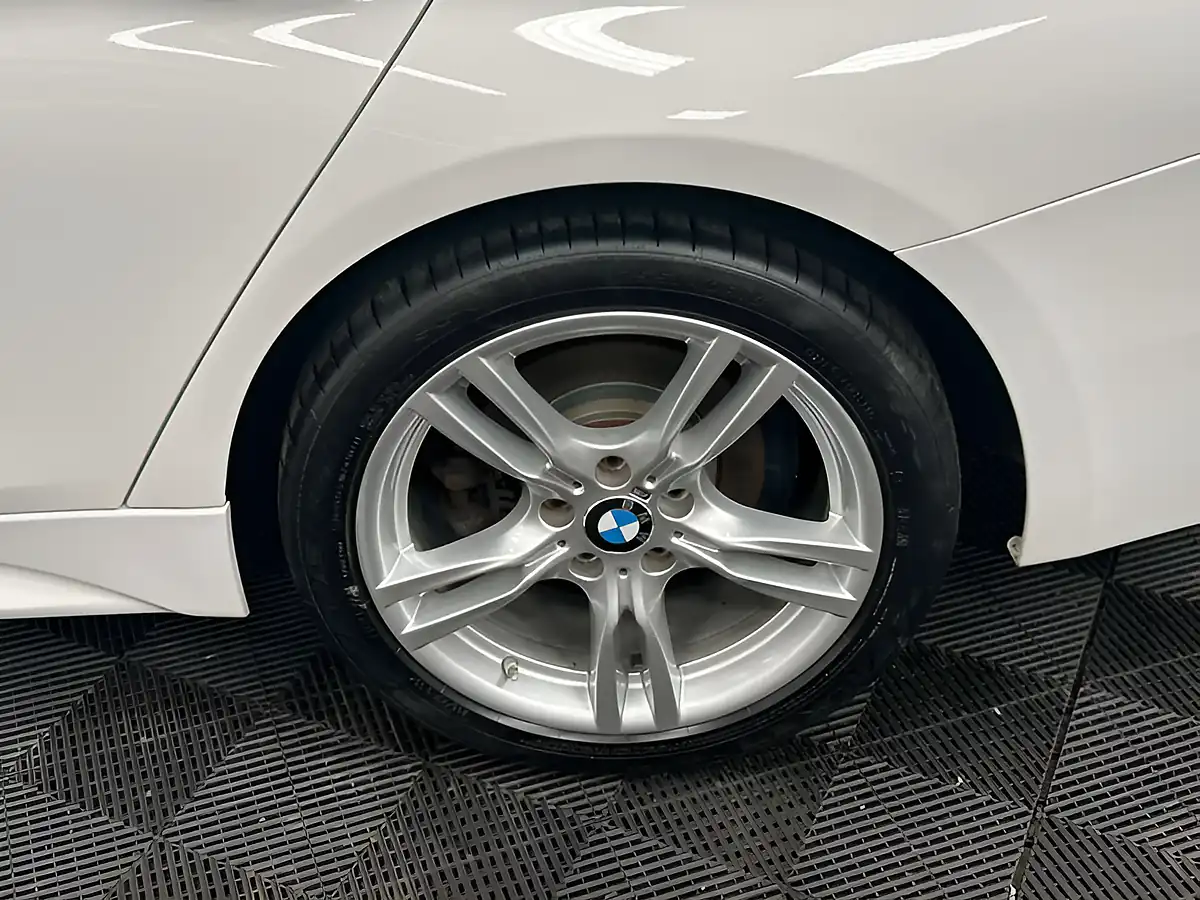 Used 2018 BMW 3 Series M Sport Touring Alpine White - Interior and Exterior details 10