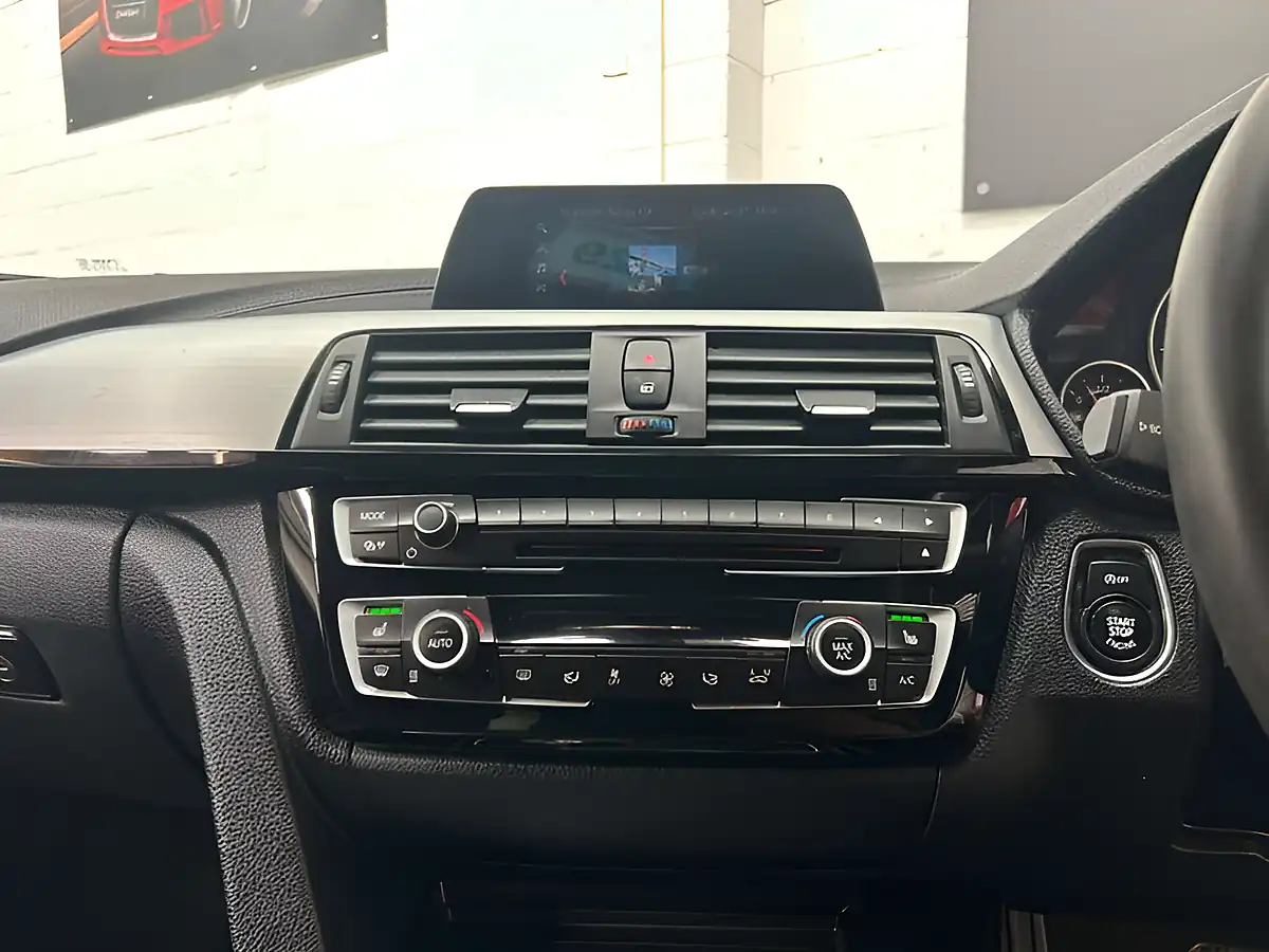 Used 2018 BMW 3 Series M Sport Touring Alpine White - Interior and Exterior details 12