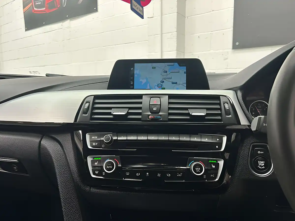 Used 2018 BMW 3 Series M Sport Touring Alpine White - Interior and Exterior details 13