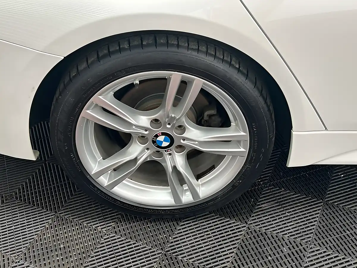 Used 2018 BMW 3 Series M Sport Touring Alpine White - Interior and Exterior details 16