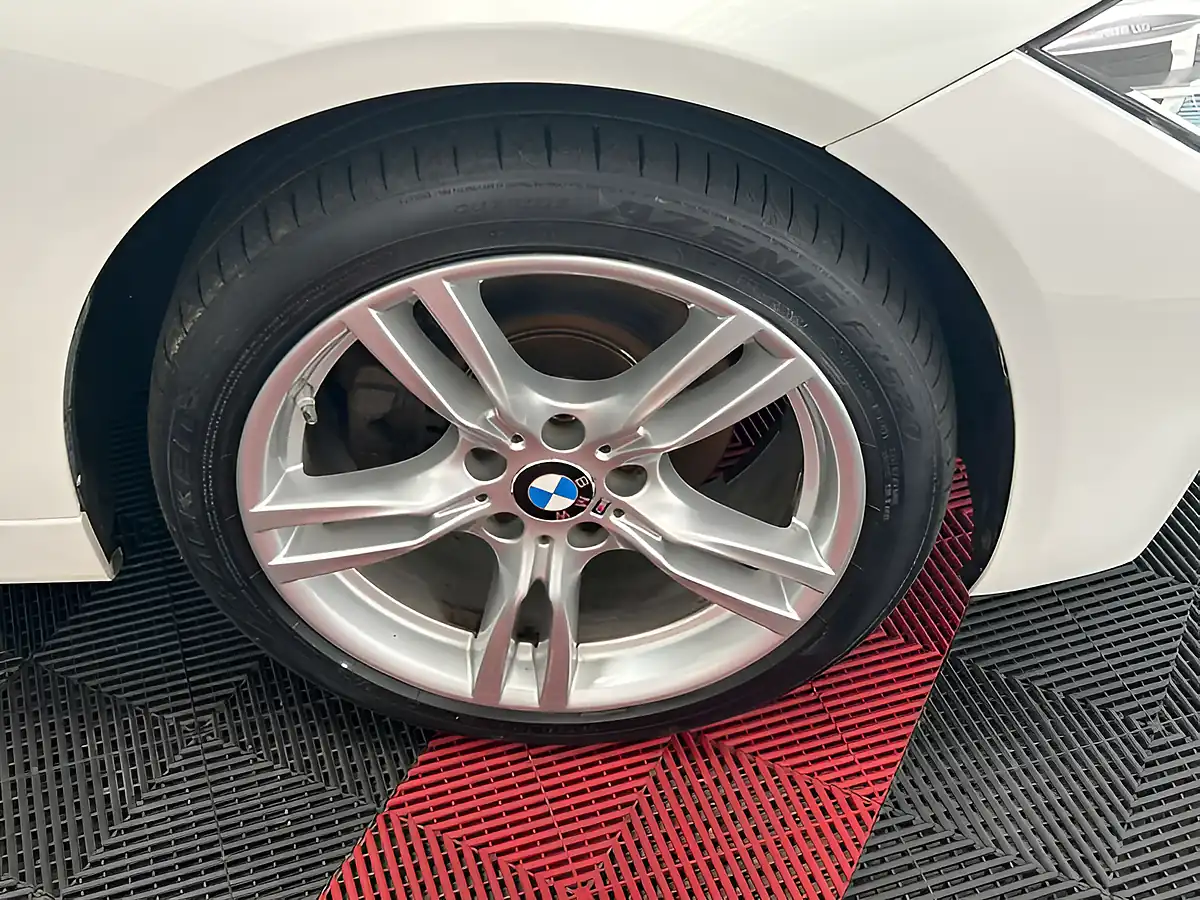 Used 2018 BMW 3 Series M Sport Touring Alpine White - Interior and Exterior details 17