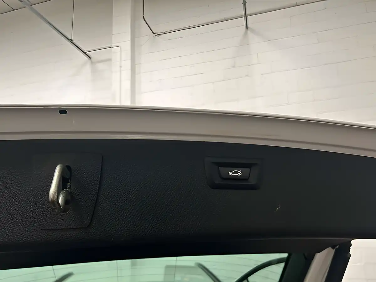 Used 2018 BMW 3 Series M Sport Touring Alpine White - Interior and Exterior details 18