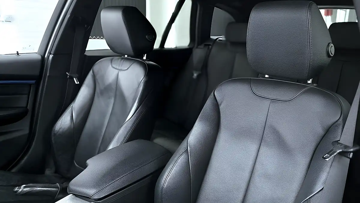 Used 2018 BMW 3 Series M Sport Touring Estoril Blue - Interior and Exterior details 18