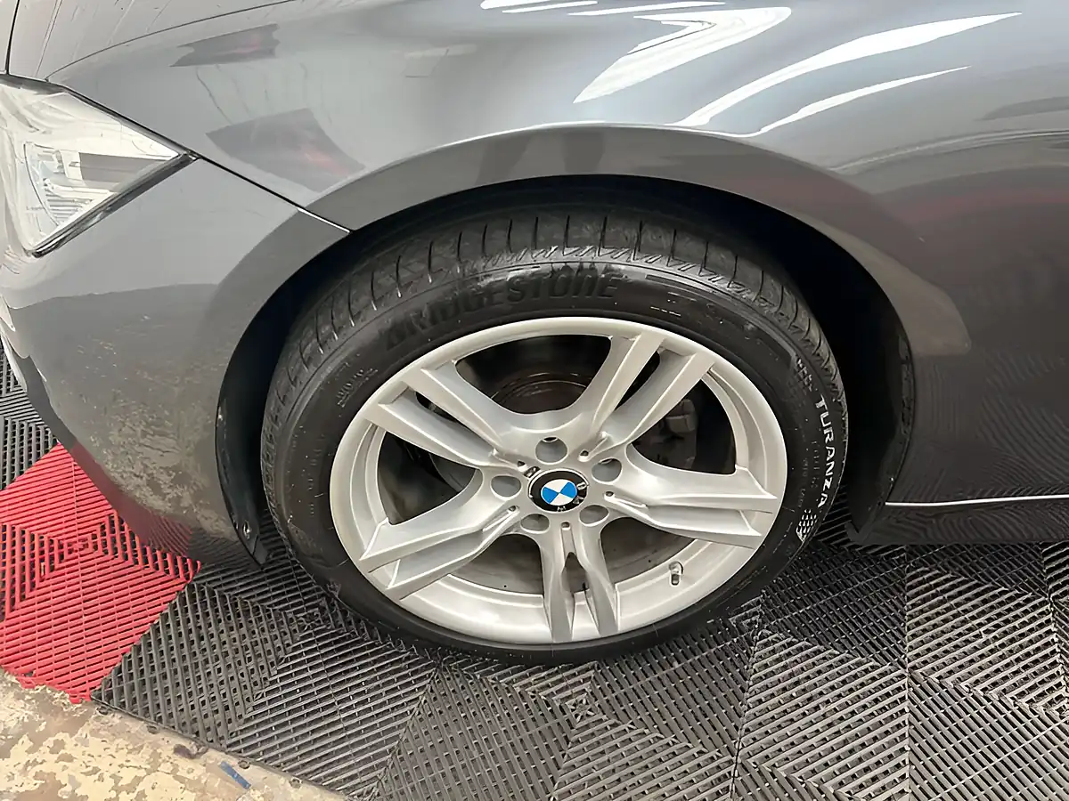 Used 2018 BMW 3 Series M Sport Touring Mineral Grey - Interior and Exterior details 17