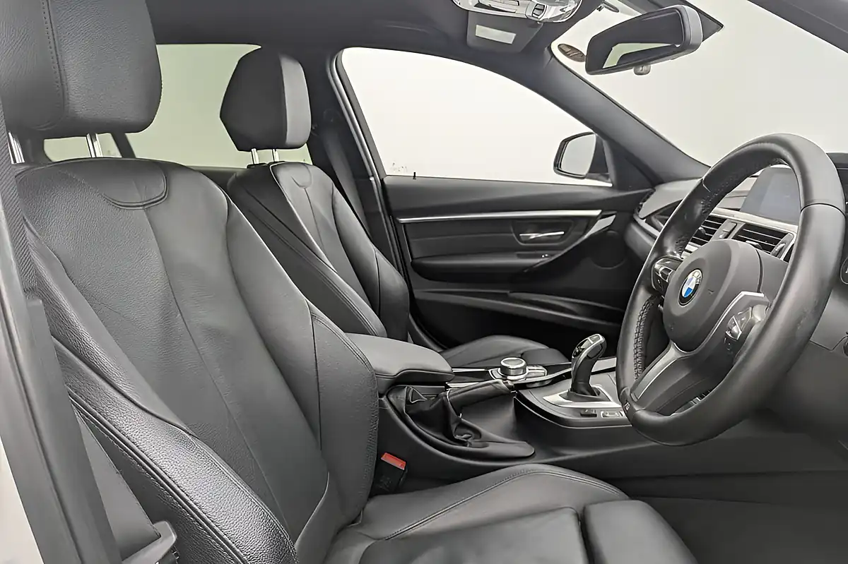 Used 2018 BMW 3 Series M Sport Touring White - Interior and Exterior details 3