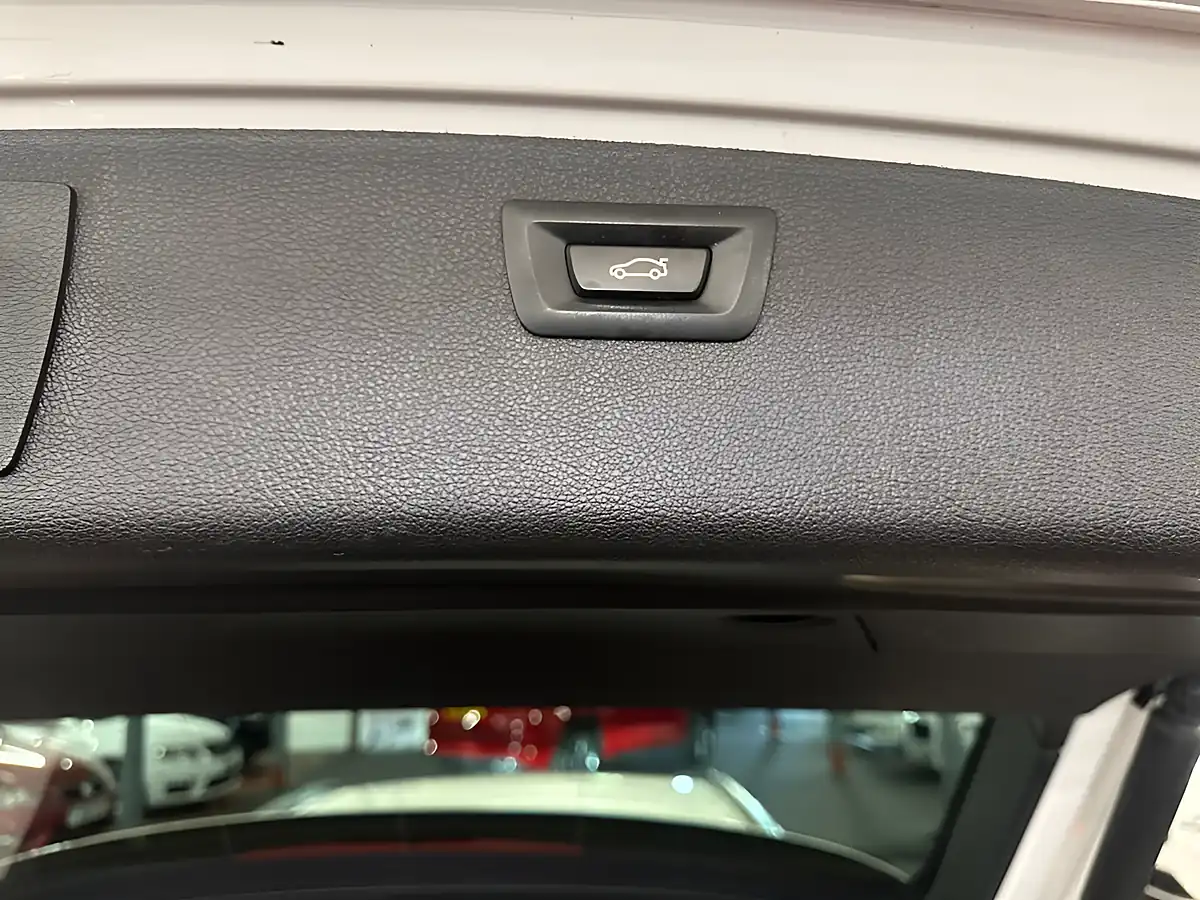 Used 2018 BMW 3 Series M Sport Touring White - Interior and Exterior details 16