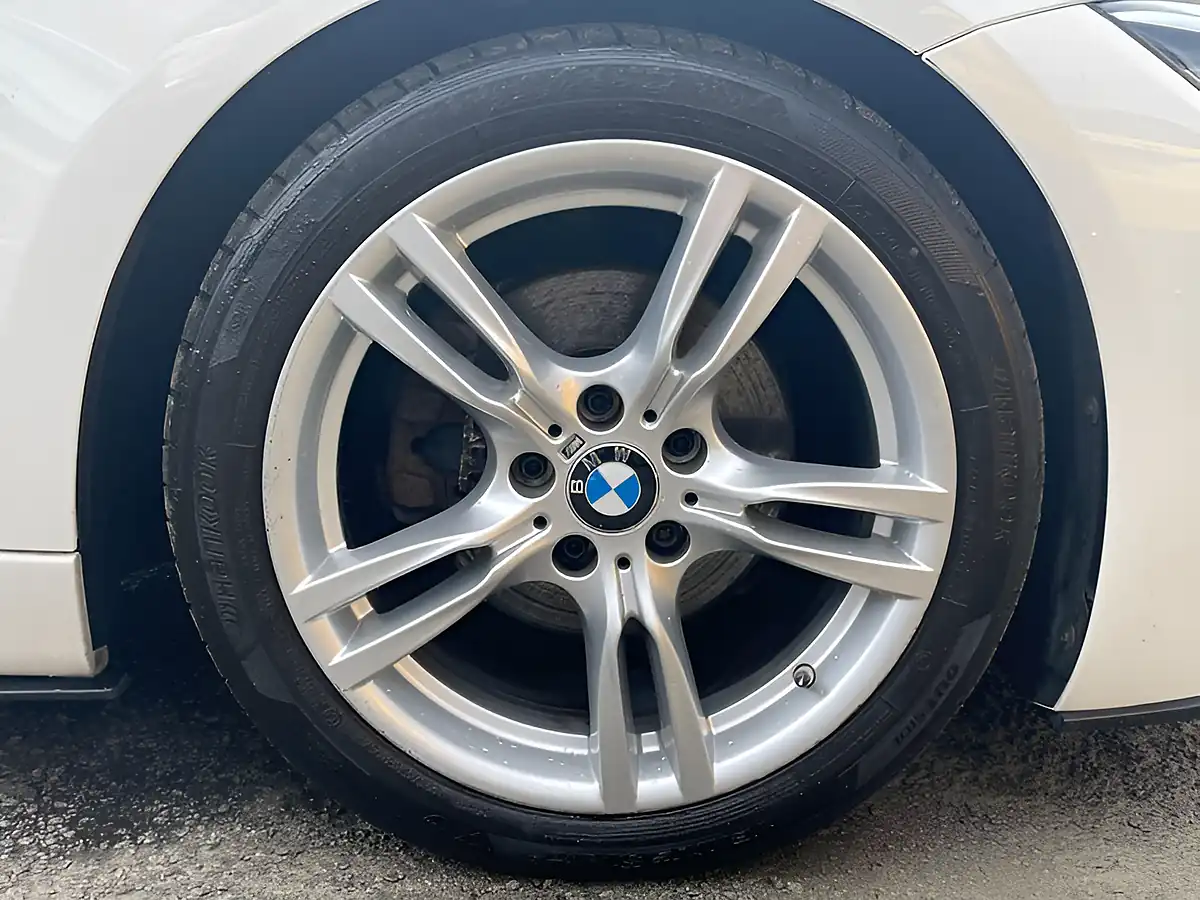 Used 2018 BMW 3 Series M Sport Touring White - Interior and Exterior details 10