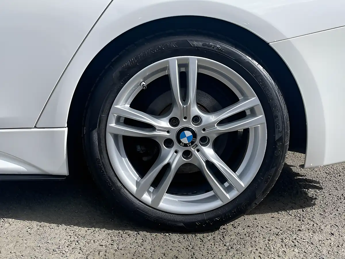 Used 2018 BMW 3 Series M Sport Touring White - Interior and Exterior details 5