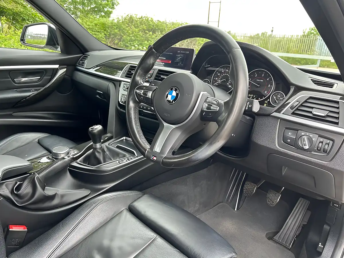 Used 2018 BMW 3 Series M Sport White - Interior and Exterior details 15