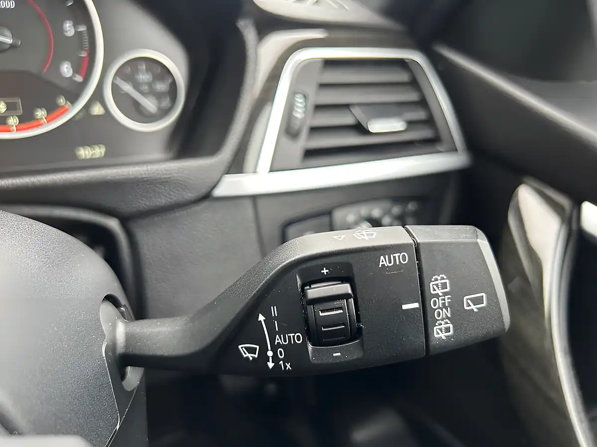 Used 2018 BMW 3 Series M Sport White - Interior and Exterior details 19