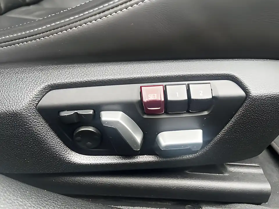 Used 2018 BMW 3 Series M3 Mineral White - Interior and Exterior details 14