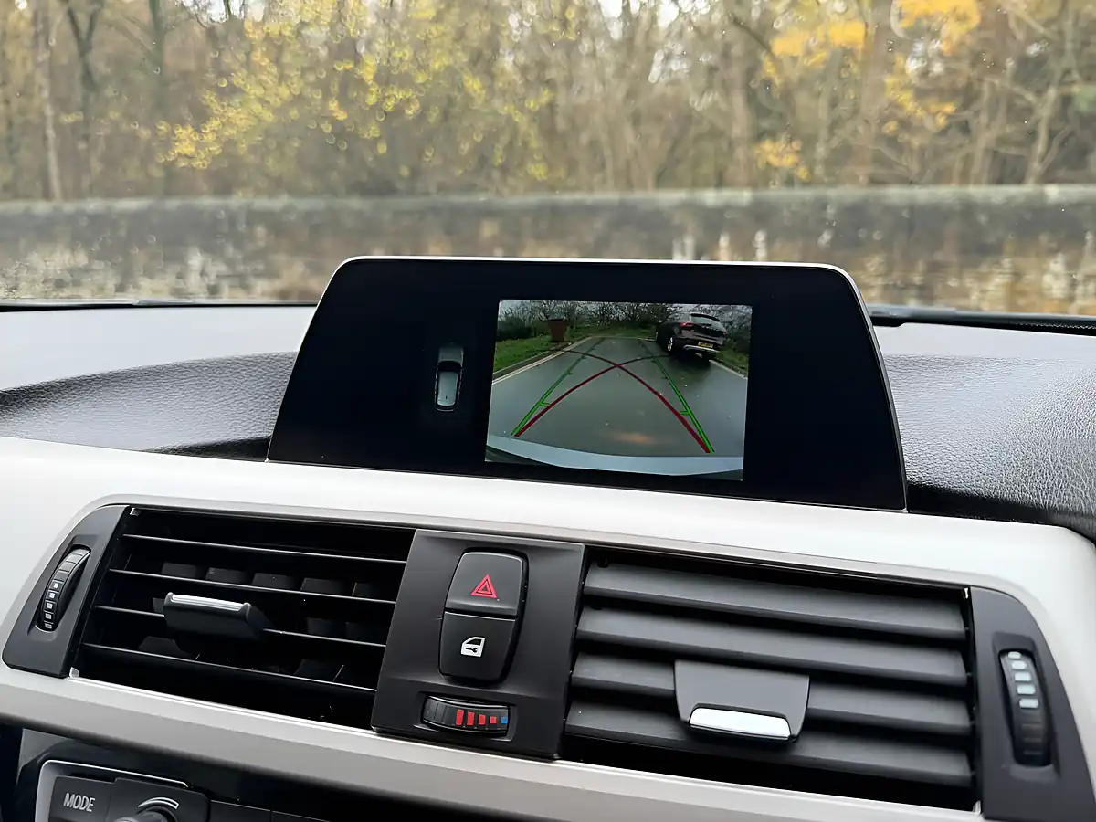 Used 2018 BMW 3 Series Se Mineral Grey - Interior and Exterior details 17