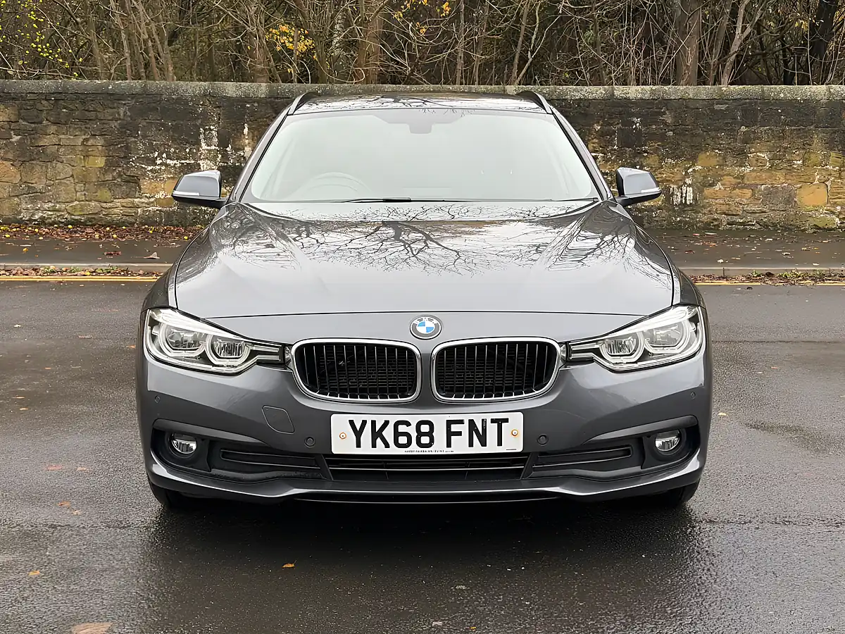 Used 2018 BMW 3 Series Se Mineral Grey - Interior and Exterior details 3
