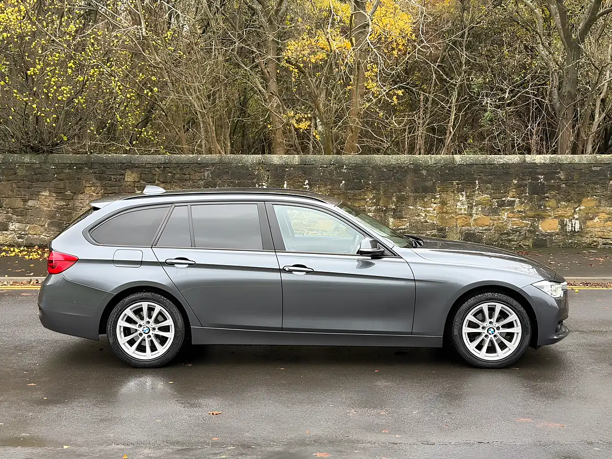 Used 2018 BMW 3 Series Se Mineral Grey - Interior and Exterior details 5