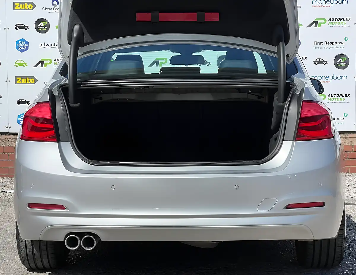 Used 2018 BMW 3 Series Se Silver - Interior and Exterior details 10