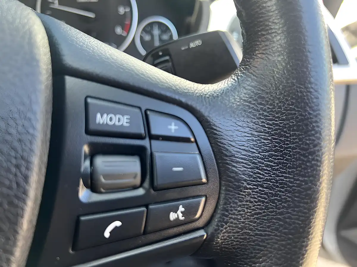 Used 2018 BMW 3 Series Se Silver - Interior and Exterior details 20