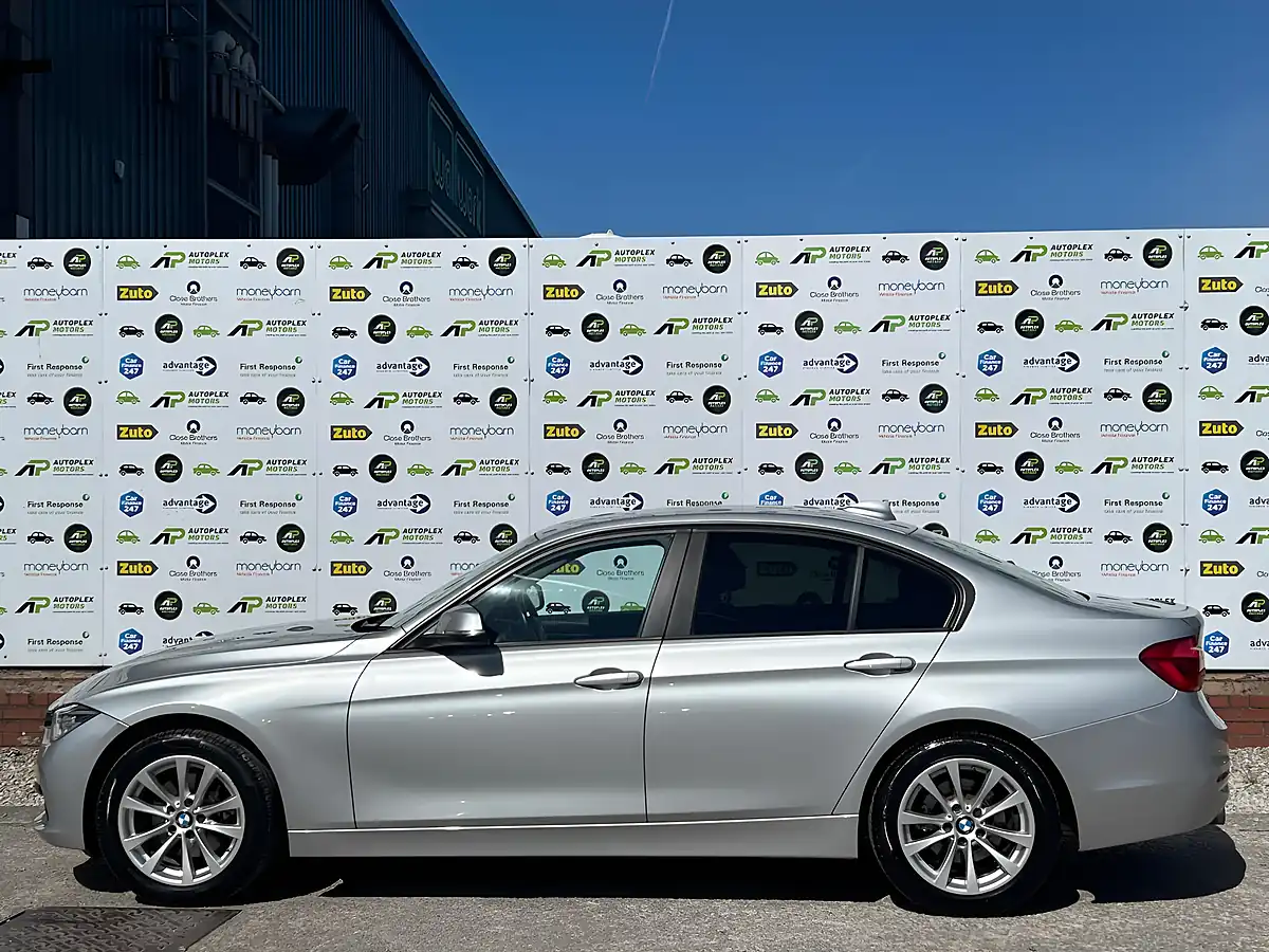 Used 2018 BMW 3 Series Se Silver - Interior and Exterior details 9