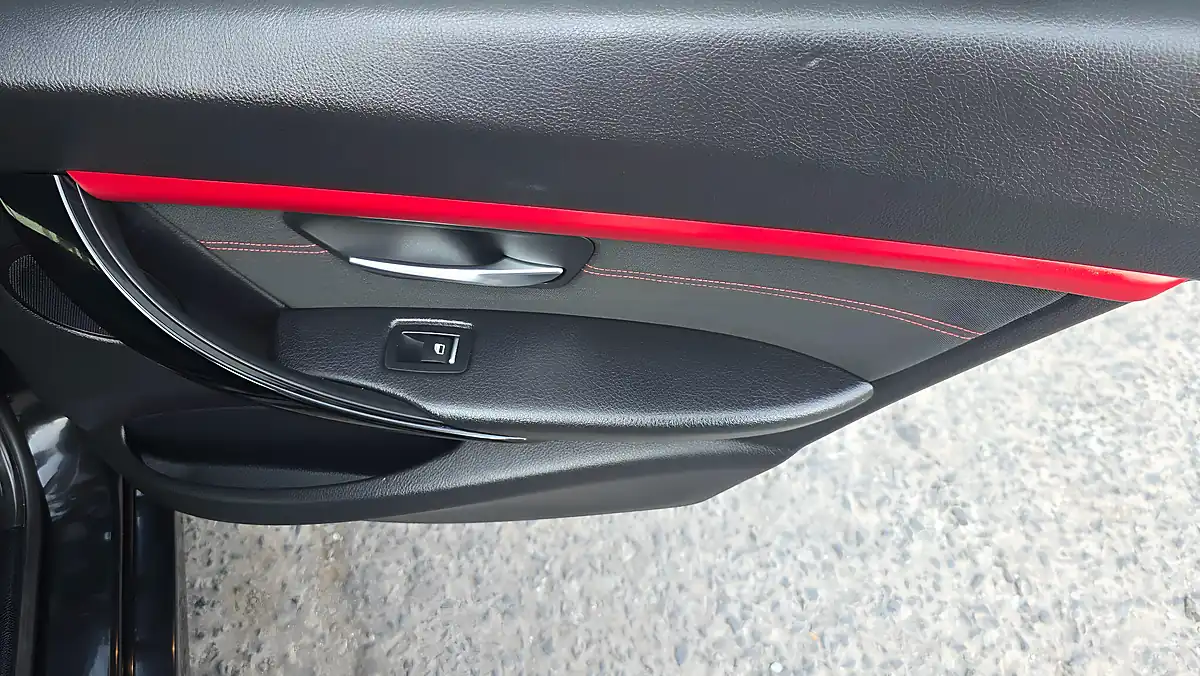 Used 2018 BMW 3 Series Sport Black - Interior and Exterior details 18