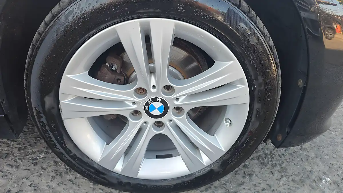 Used 2018 BMW 3 Series Sport Black - Interior and Exterior details 19