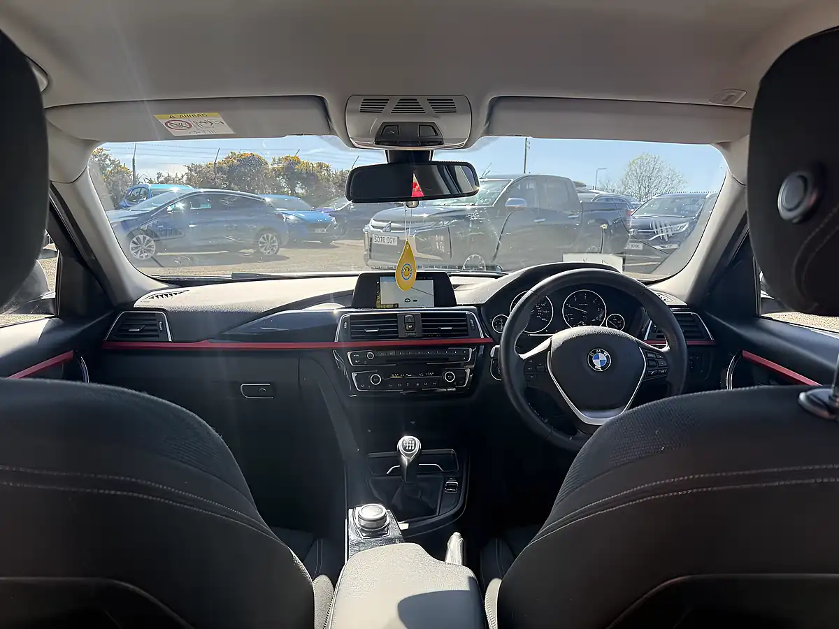 Used 2018 BMW 3 Series Sport Silver - Interior and Exterior details 16