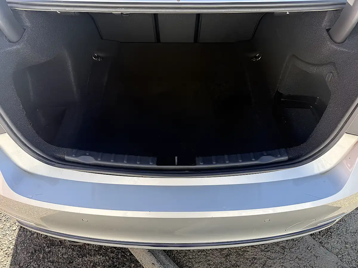 Used 2018 BMW 3 Series Sport Silver - Interior and Exterior details 19