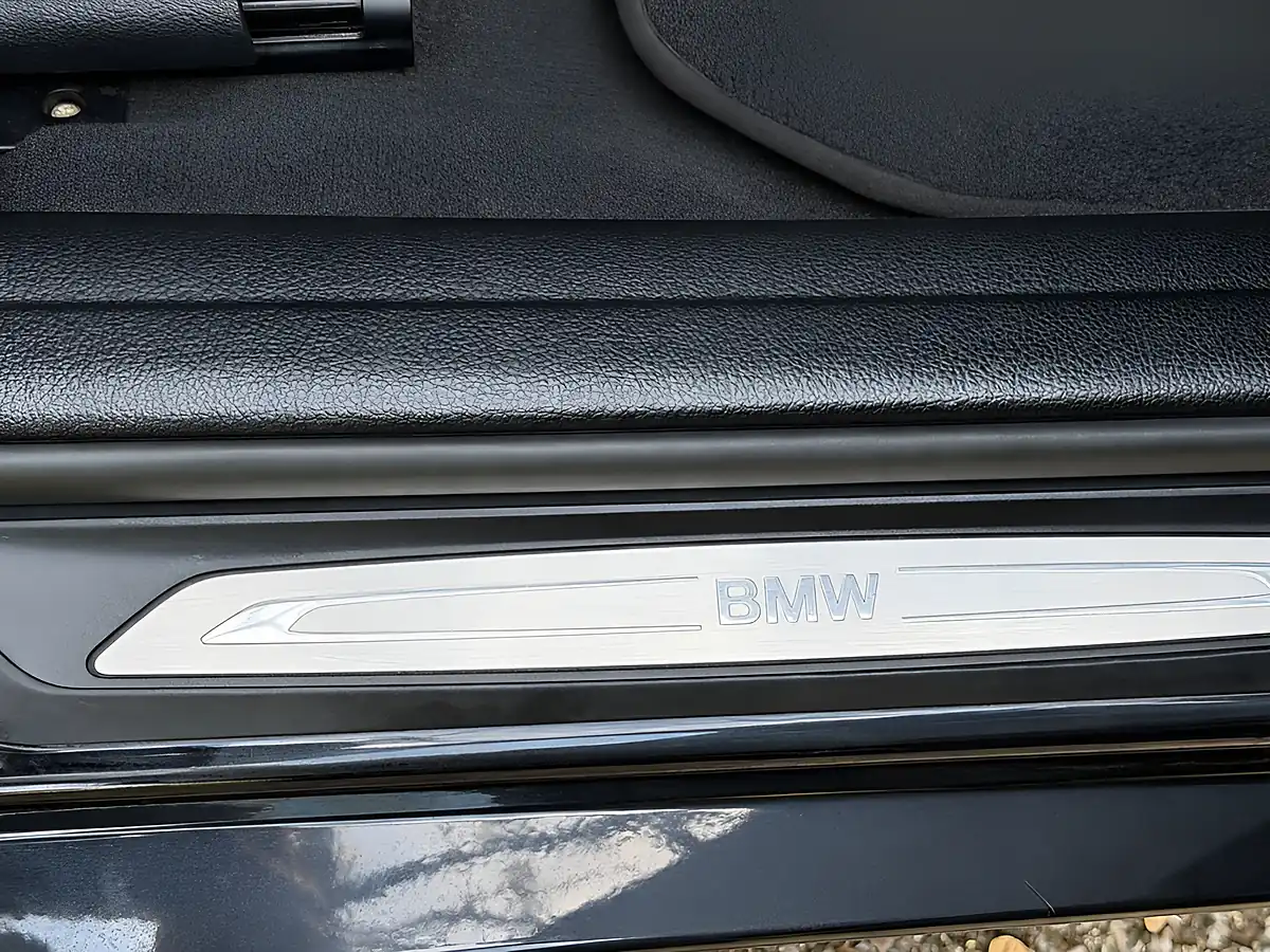Used 2018 BMW 3 Series Sport Touring Black - Interior and Exterior details 17