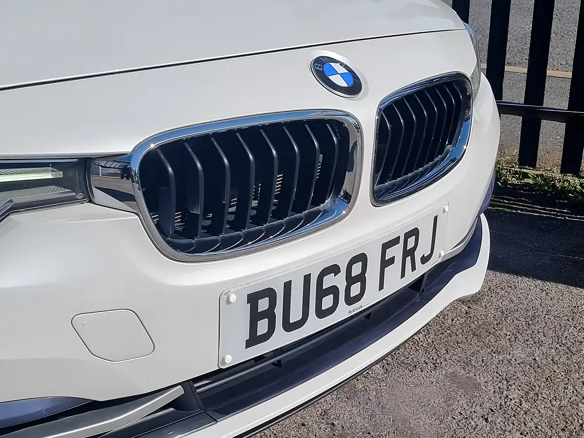 Used 2018 BMW 3 Series Sport Touring White - Interior and Exterior details 10