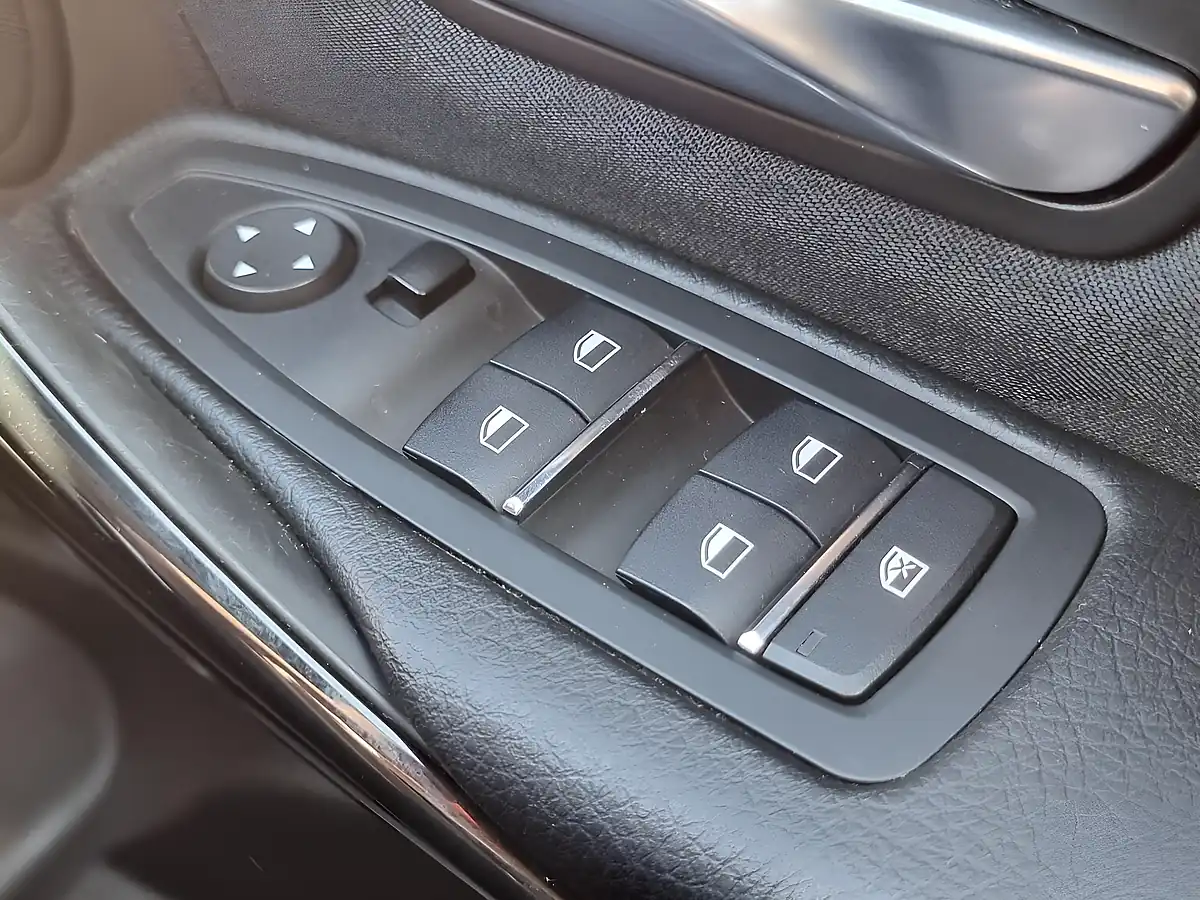 Used 2018 BMW 3 Series Sport Touring White - Interior and Exterior details 20