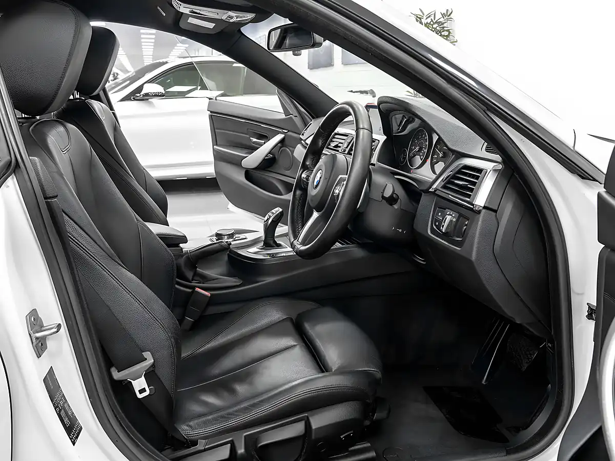 Used 2018 BMW 4 Series Gran Coupe M Sport Alpine White - Interior and Exterior details 14